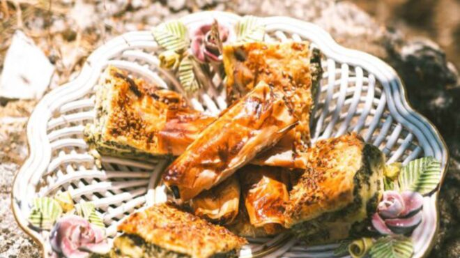 μαραθόπιτα-με-σπανάκι-και-λουκάνικα-α-563169292