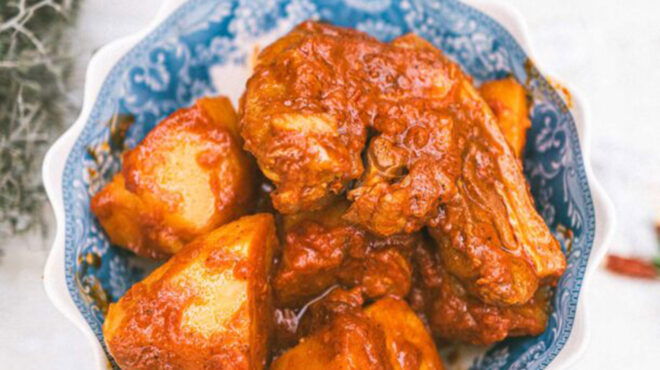 πατάτες-κοκκινιστές-με-παστό-ζαμπόνι-563189767