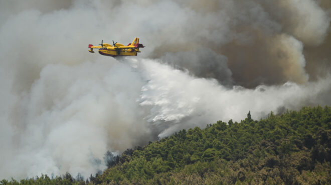 προάστια-στον-δρόμο-της-φωτιάς-563173060