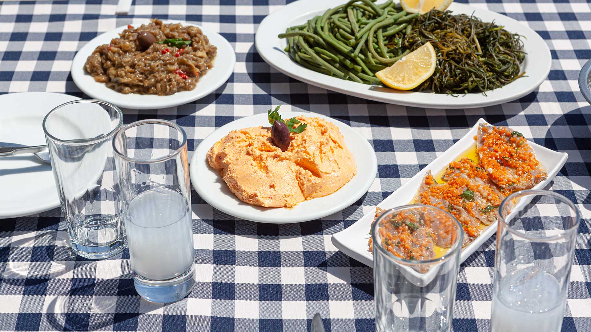 Από τα νησιά στην πόλη: 13 ψαροταβέρνες με θέα θάλασσα για ομαλή μετάβαση στην Αθήνα-4