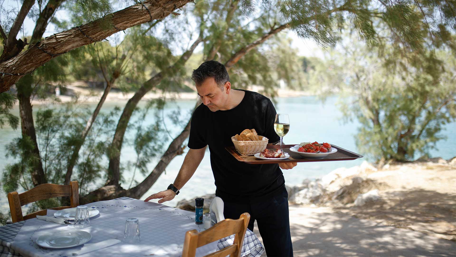 Από τα νησιά στην πόλη: 13 ψαροταβέρνες με θέα θάλασσα για ομαλή μετάβαση στην Αθήνα-10