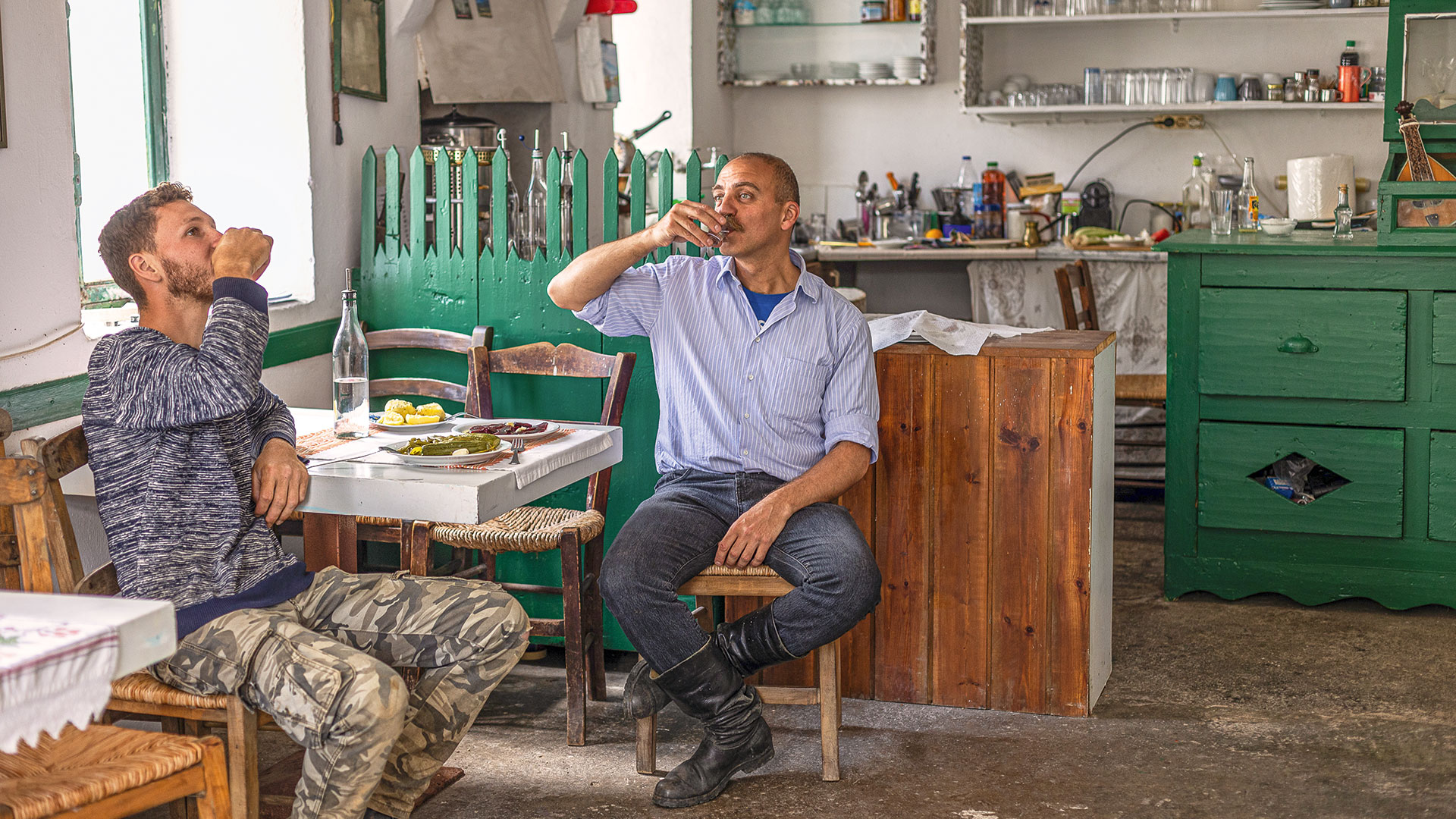 Ο γύρος της Κρήτης σε 20 καφενέδες-5