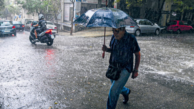 κακοκαιρία-μπουρίνι-με-καταιγίδες-χα-563197729