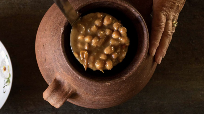 ρεβυθάδα-φούρνου-με-ολίγα-φασόλια-από-563187595