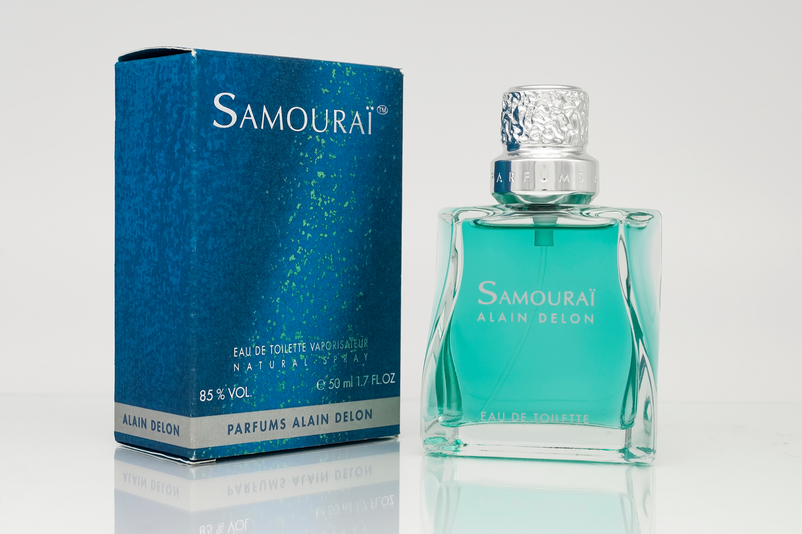 Ο «άλλος» Ντελόν: Συλλέκτης τέχνης, κρασιών και όπλων-4