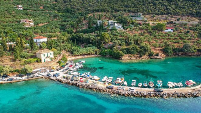 τρεις-προορισμοί-στην-πελοπόννησο-γι-563198260