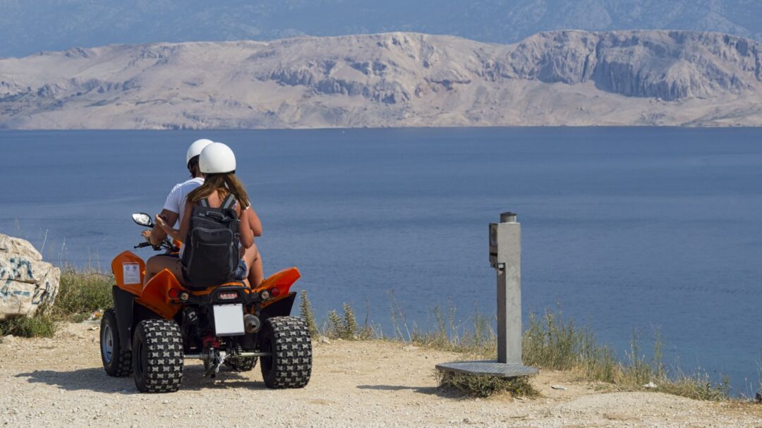 στο-νησί-με-γουρούνα-οσοι-θεωρούν-ότι-563182228