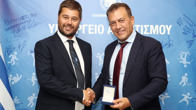 κοντά-σε-δύο-χρήσιμα-εργαλεία-η-super-league-1-563193226