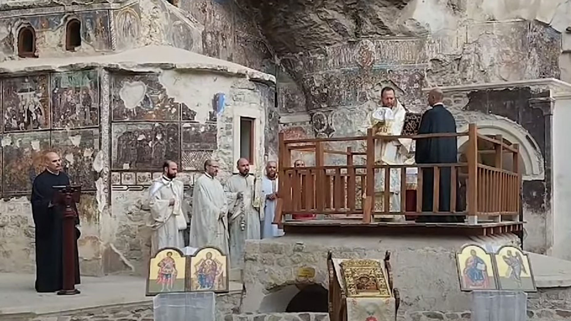 Μονή Σουμελά: Εννιάμερα της Παναγίας με λίγους προσκυνητές και αυστηρά μέτρα ασφαλείας-1