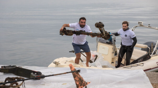 πατίνια-ποδήλατα-παλιοσίδερα-στο-βυθ-563212399