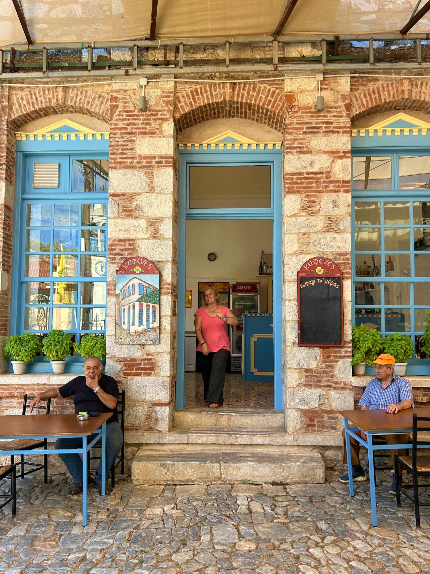 Τα καφενεία-ουζερί της Λέσβου που αξίζει να επισκεφθείτε-9