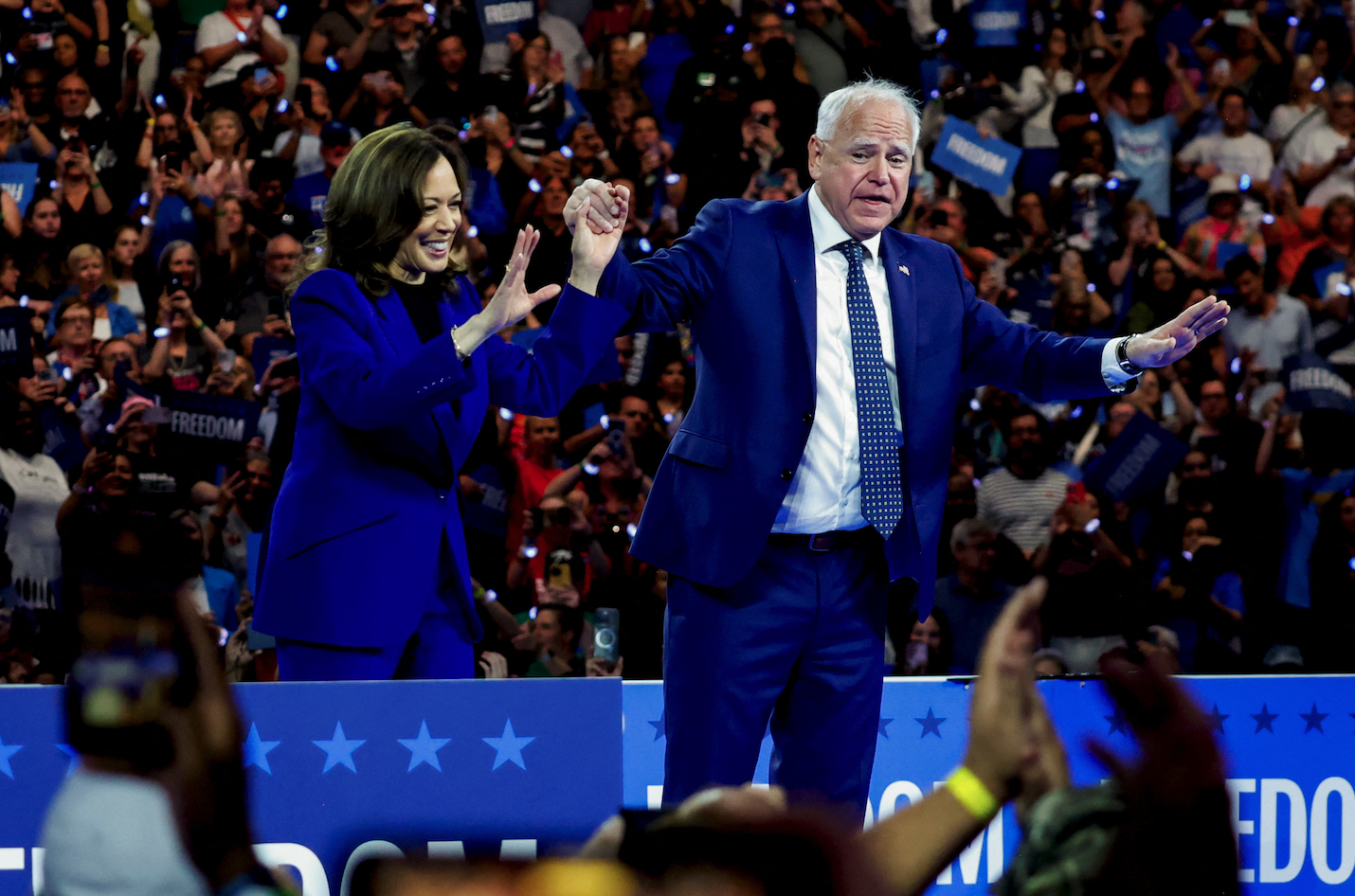 Οι αξίες της Χάρις, η ταραχώδης επίσκεψη Τραμπ και τα προεόρτια του debate-1