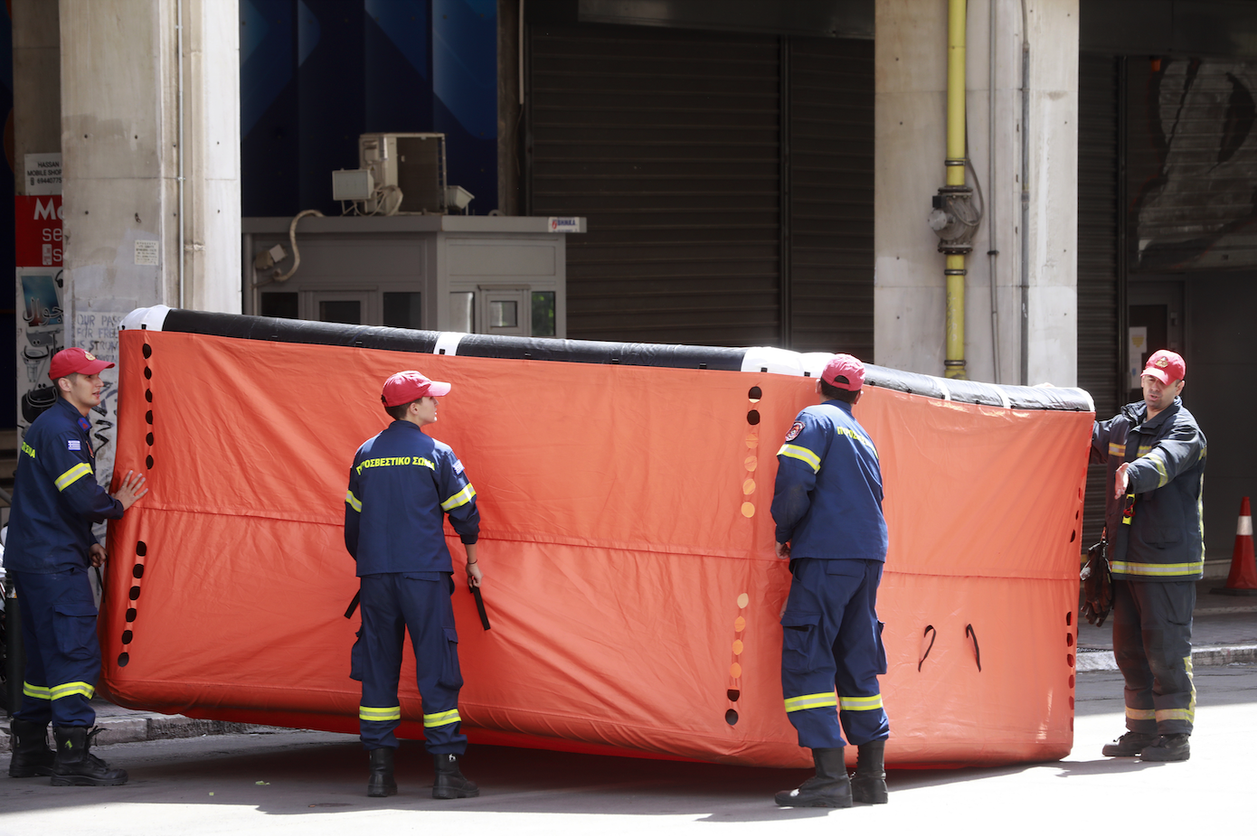 Αχαρνών: Αίσιο τέλος με τον άνδρα που απειλούσε να ανατιναχτεί – Επιχείρησαν τα ΕΚΑΜ-1