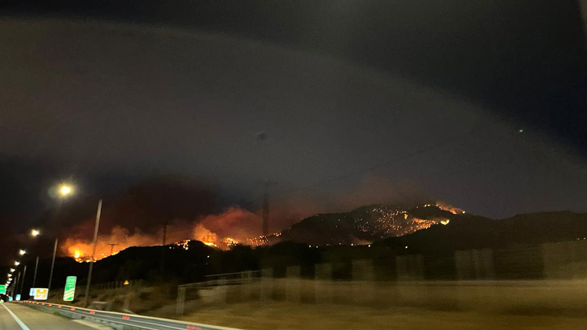 Μαίνεται η φωτιά στην Κορινθία – Ηχησε το 112-2