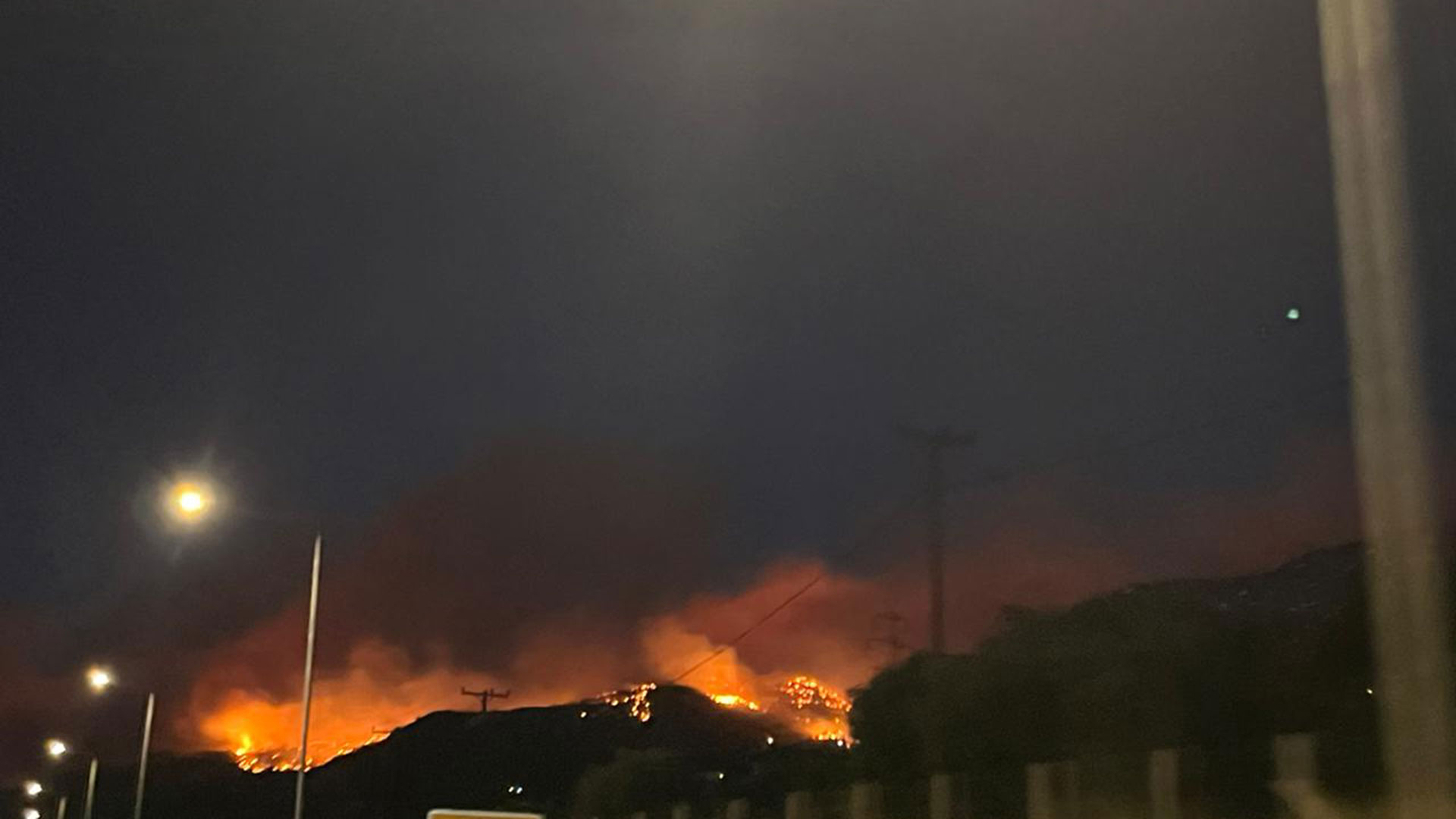 Μαίνεται η φωτιά στην Κορινθία – Ηχησε το 112-3