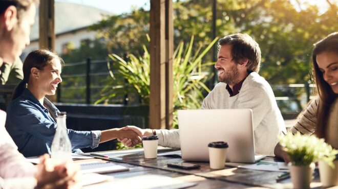 πώς-η-τεχνολογία-χτίζει-σταθερές-σχέσ-563228074