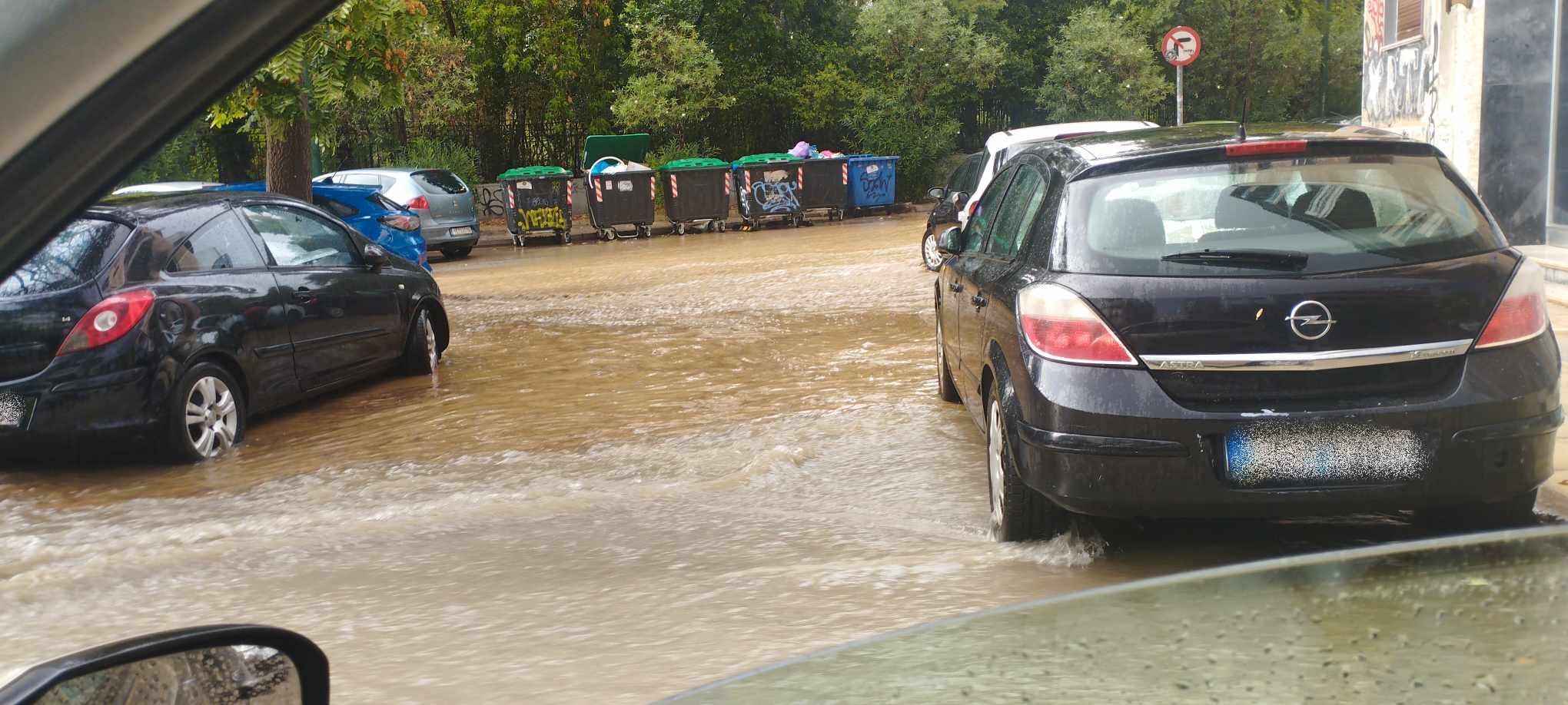 Κακοκαιρία «Atena»: Ισχυρές καταιγίδες στην Αθήνα – Προβλήματα σε δρόμους-6