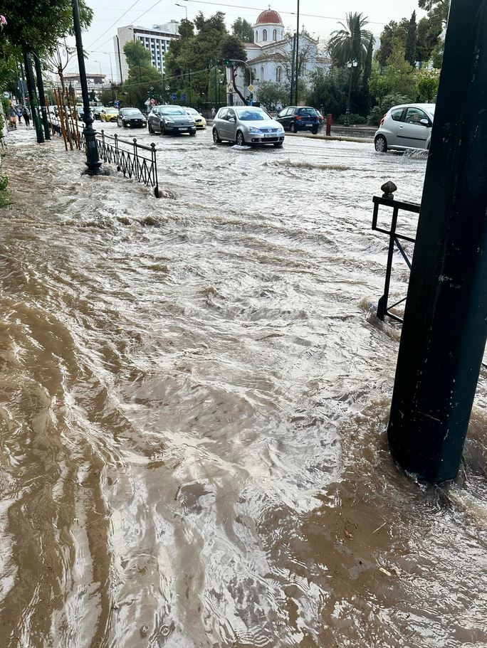 Κακοκαιρία «Atena»: Ισχυρές καταιγίδες στην Αθήνα – Προβλήματα σε δρόμους-1