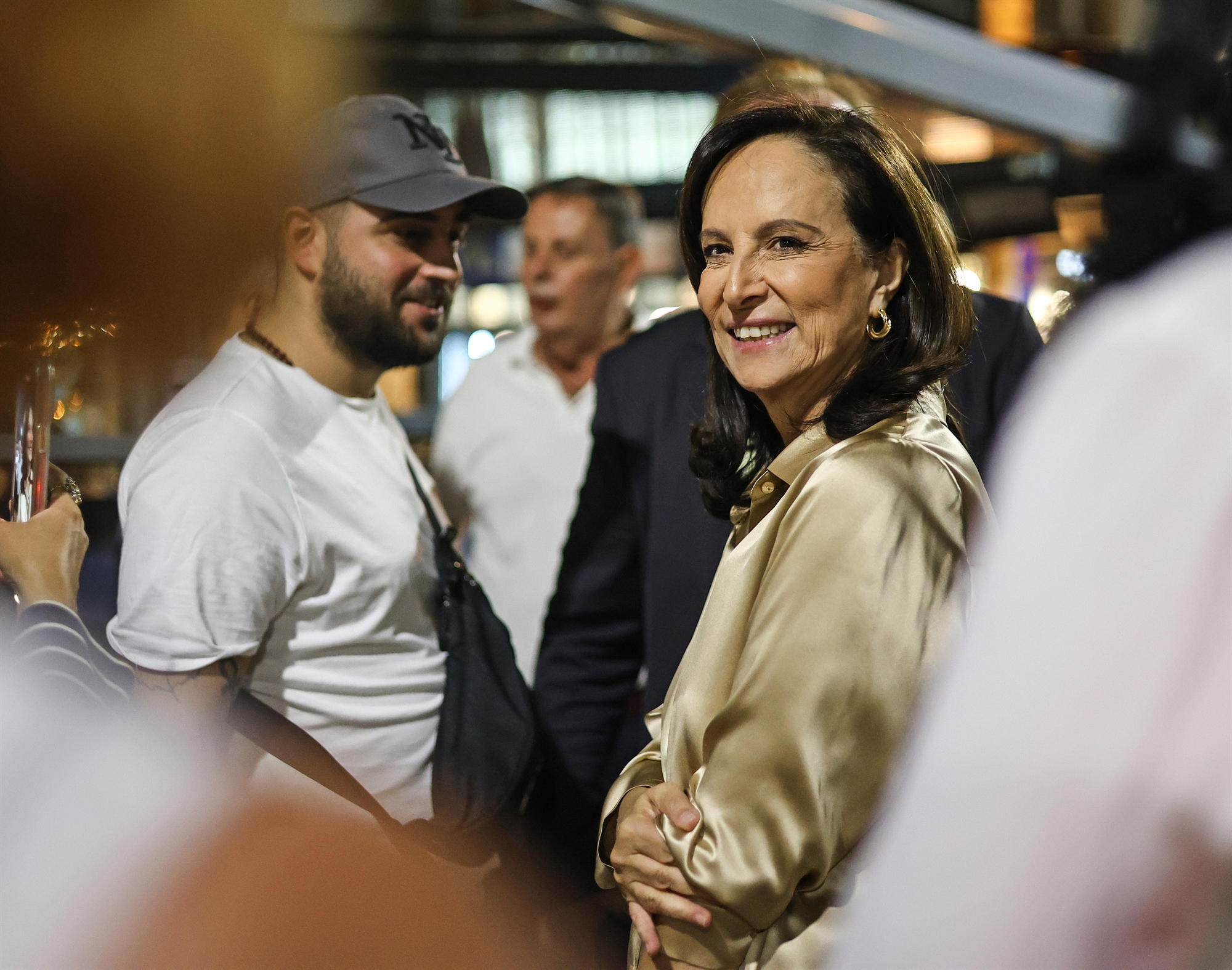 Ολα είναι δρόμος (και καφενεία)-14