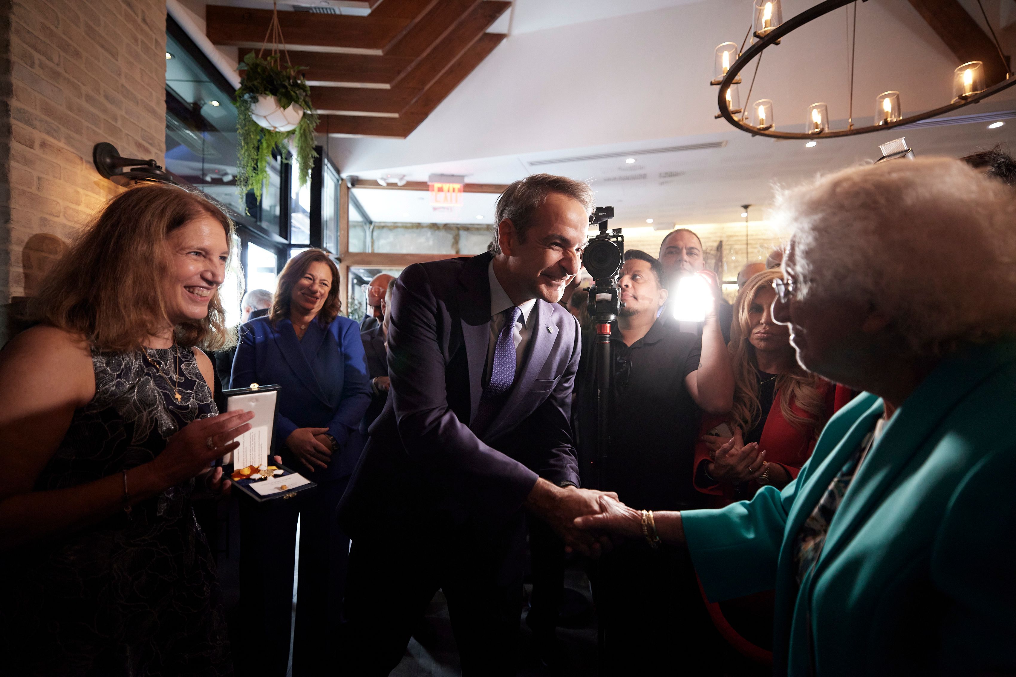 Μητσοτάκης σε ομογενείς: Προσκλητήριο για επενδύσεις – «Θέλουμε επιστολική ψήφο και στις εθνικές εκλογές»-2