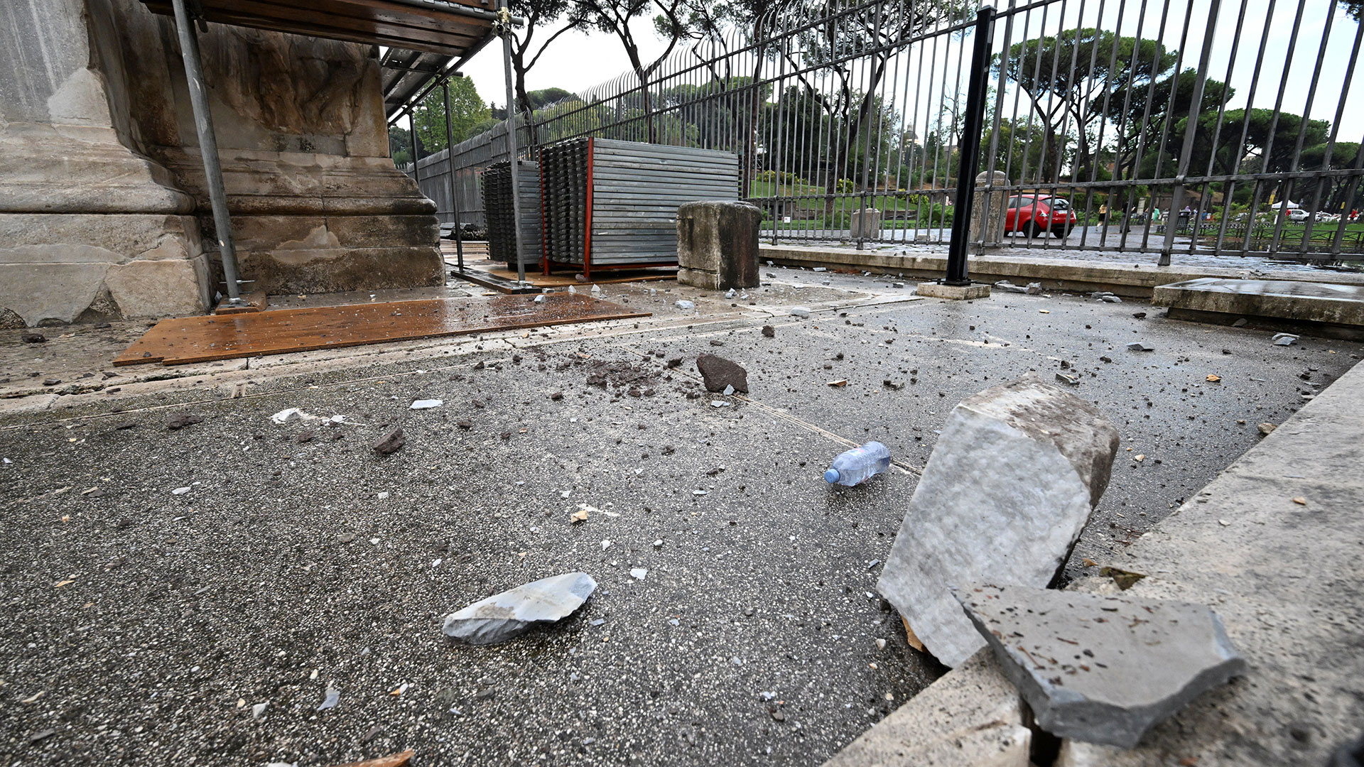 Ρώμη: Ζημιές «από κεραυνό» στην Αψίδα του Κωνσταντίνου-3