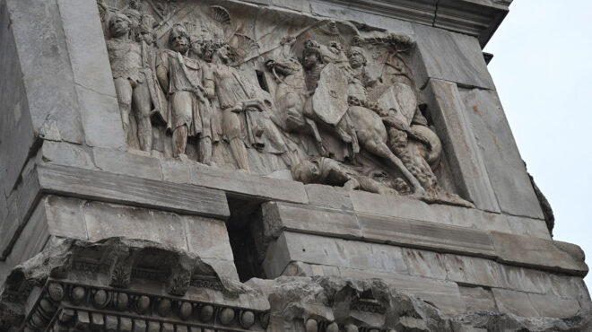 ρώμη-ζημιές-από-κεραυνό-στην-αψίδα-τ-563201911