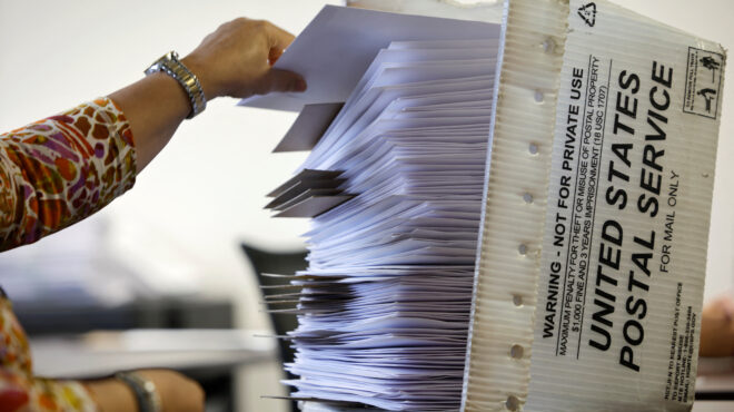 ηπα-οριακό-προβάδισμα-για-την-κάμαλα-χ-563226703