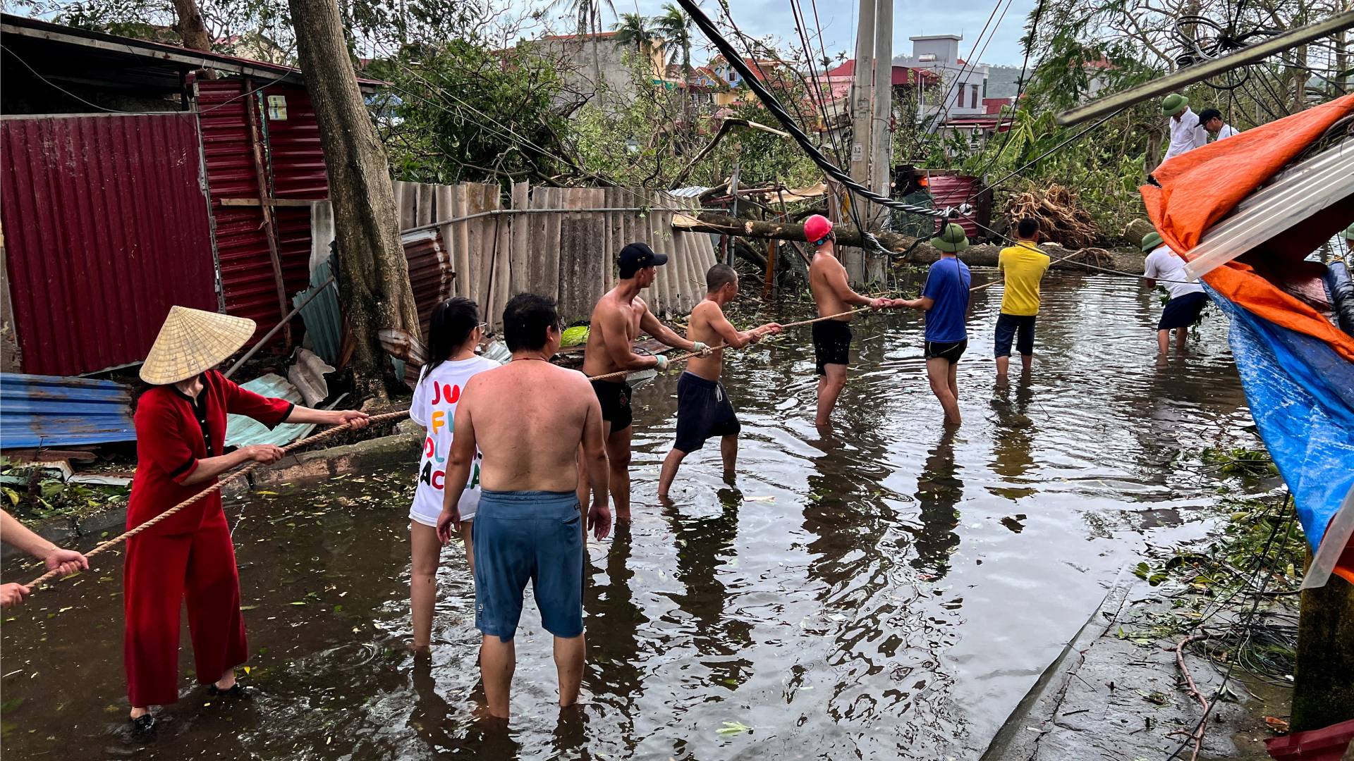 Βιετνάμ: Σαρωτικό το πέρασμα του τυφώνα Γιάγκι – Τουλάχιστον 82 νεκροί-1