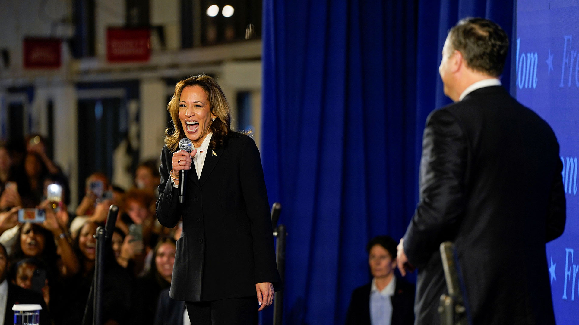 Τραμπ – Χάρις: Το ντιμπέιτ έβγαλε νικητή, αλλά η κούρσα παραμένει αμφίρροπη-3