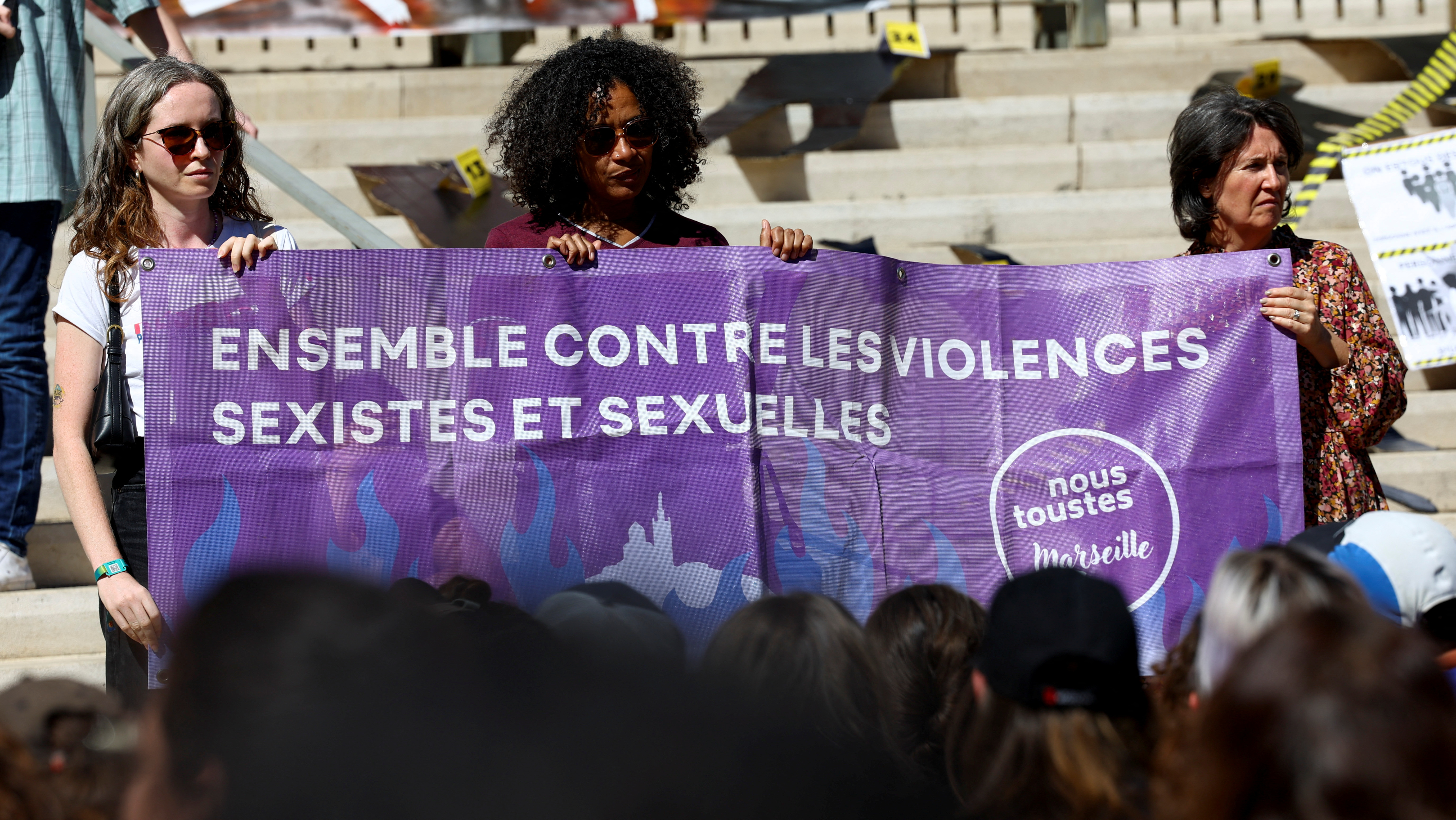 Γαλλία: «Σύμβολο σθένους» η Ζιζέλ Πελικό – Διαδηλώσεις συμπαράστασης στα θύματα βιασμού-3