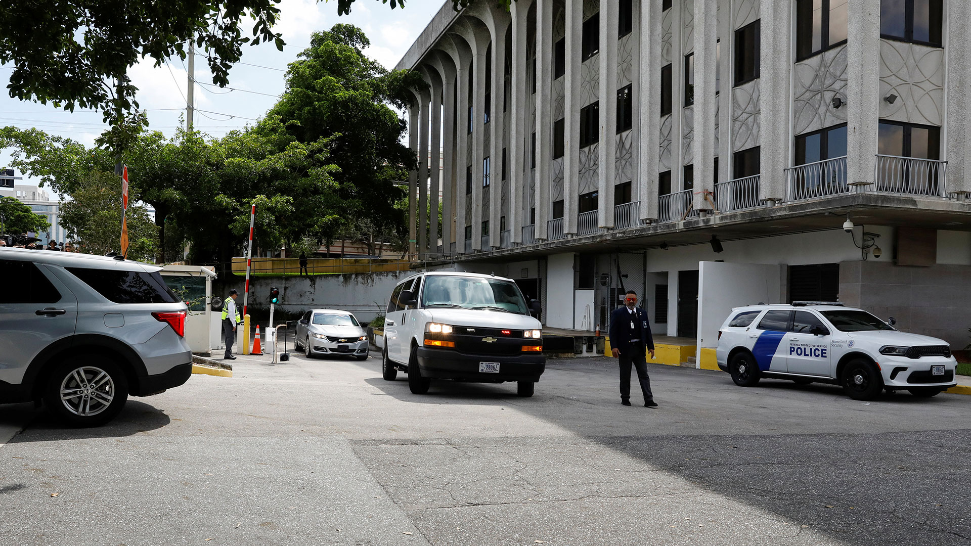 Απόπειρα κατά Τραμπ: Ποινική δίωξη κατά του Ρουθ – Σιδηροδέσμιος στο δικαστήριο-1