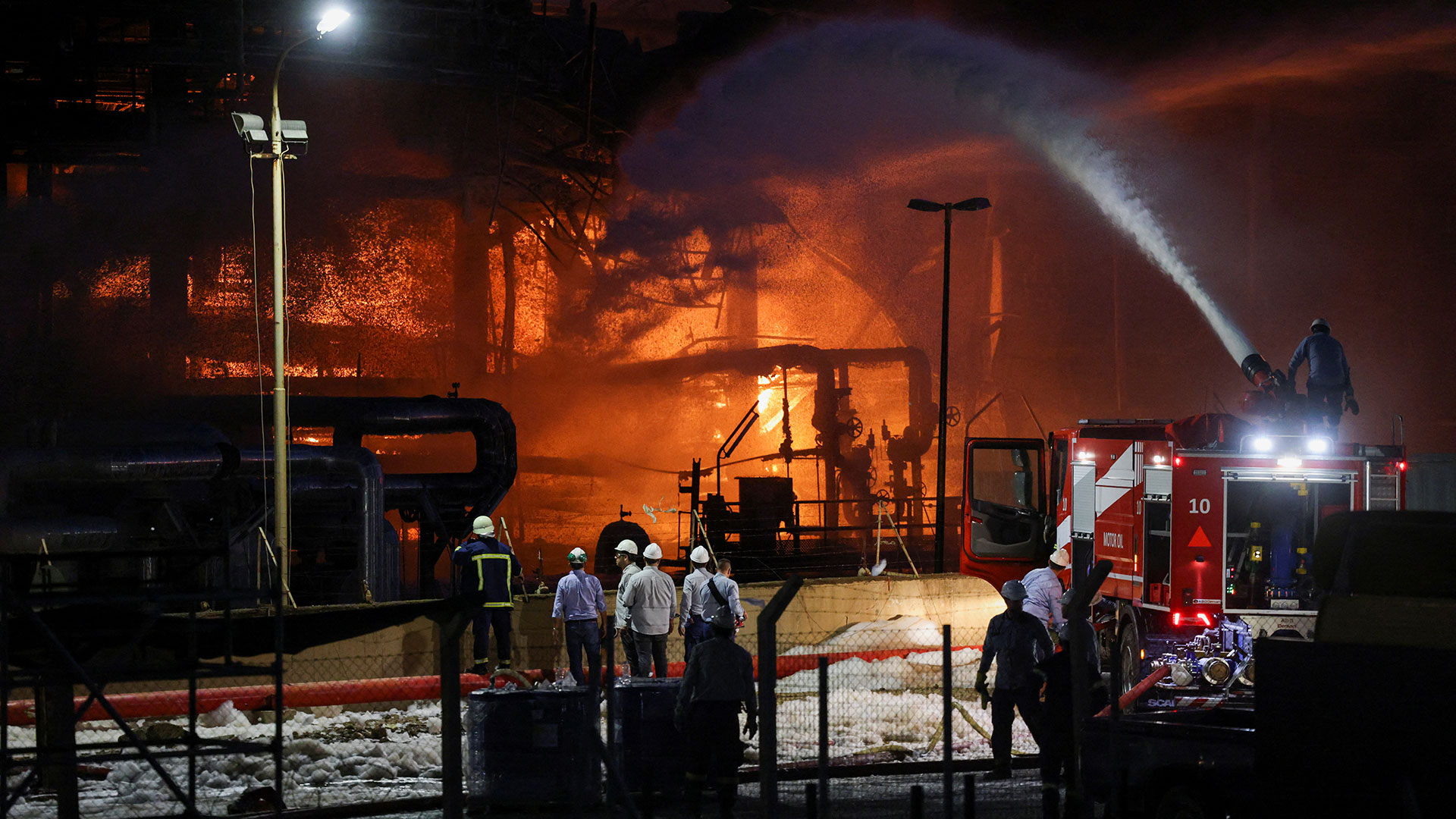 Σε ύφεση η φωτιά στις εγκαταστάσεις της Motor Oil – Ισχυρές δυνάμεις στο σημείο-2