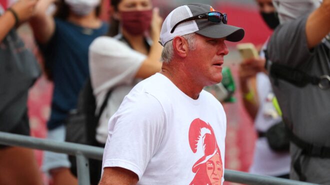 η-πάσα-του-μπρετ-φαβρ-στο-απόλυτο-κενό-563238064