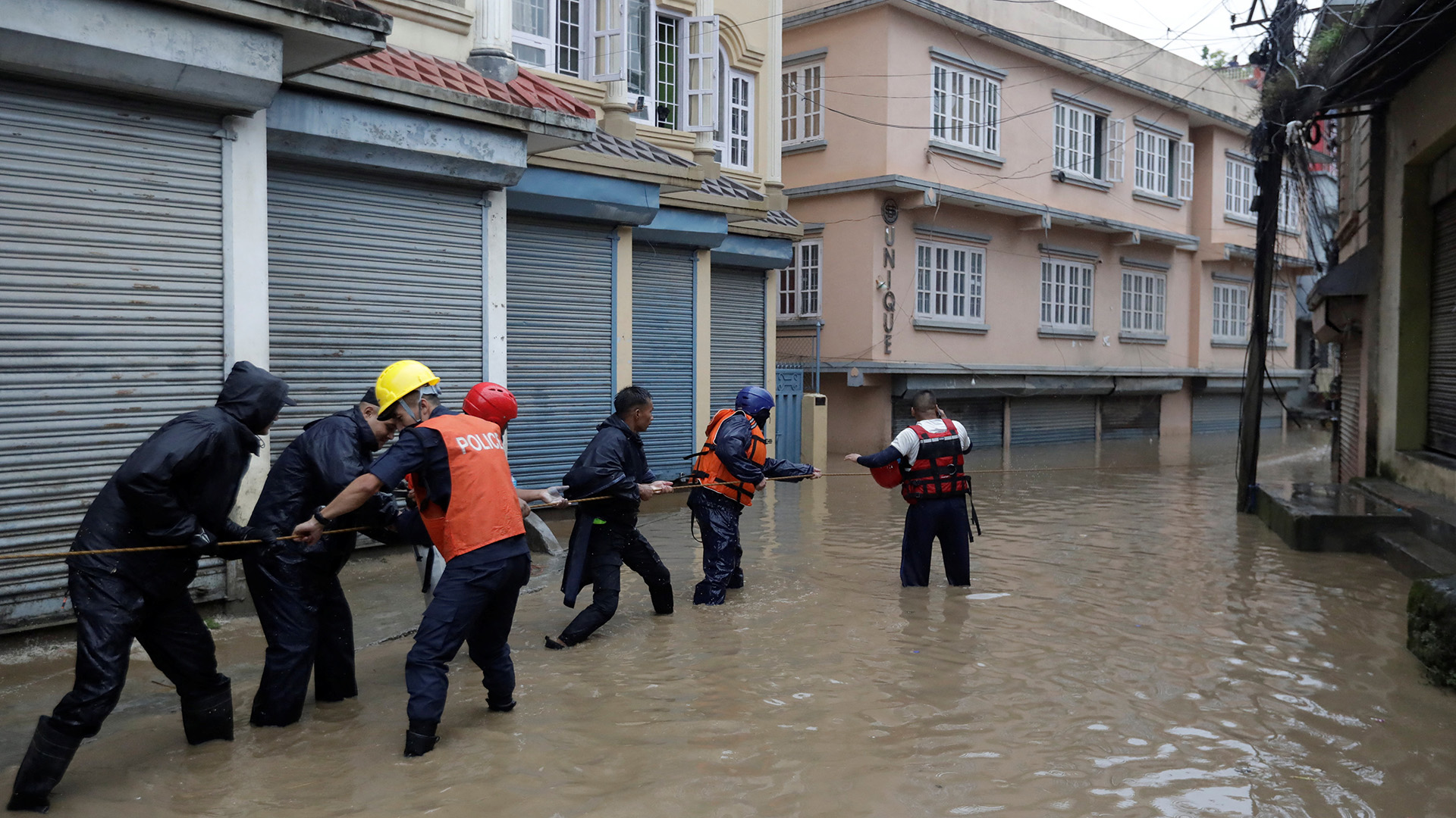 Νεπάλ: Καταστροφικές πλημμήρες και κατολισθήσεις – Τουλάχιστον 100 νεκροί και 64 αγνοούμενοι-2