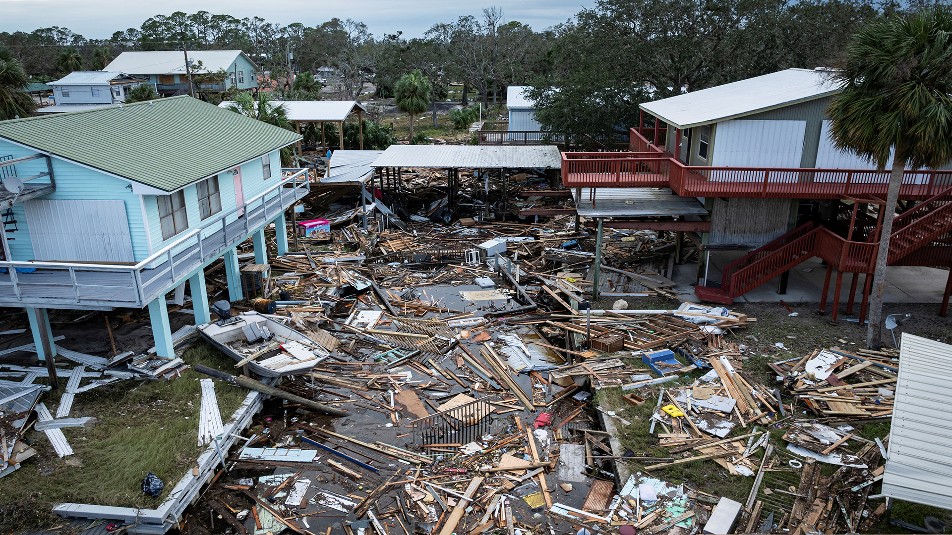 ΗΠΑ: Τουλάχιστον 53 οι νεκροί από το πέρασμα του τυφώνα Ελίν – Ανυπολόγιστες καταστροφές-1