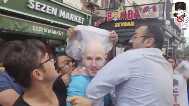 τούρκοι-εθνικιστές-επιτέθηκαν-σε-αμε-563199637