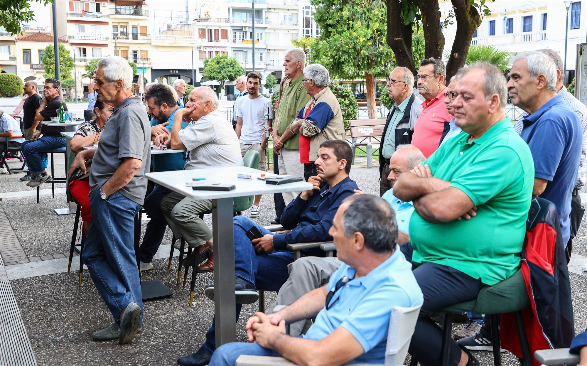 Ολα είναι δρόμος (και καφενεία)-4