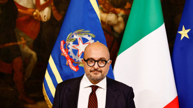 ιταλία-ενα-σκάνδαλο-και-μια-πολιτική-ή-563215990