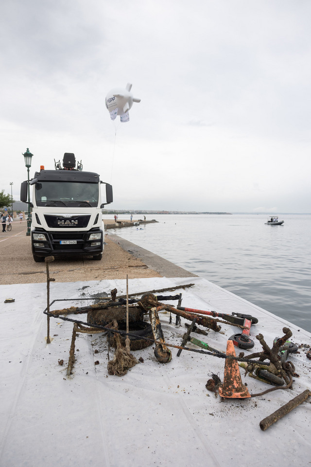 Πατίνια, ποδήλατα, παλιοσίδερα στο βυθό του Θερμαϊκού – Επιχείρηση καθαρισμού-4