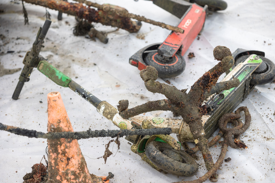 Πατίνια, ποδήλατα, παλιοσίδερα στο βυθό του Θερμαϊκού – Επιχείρηση καθαρισμού-2