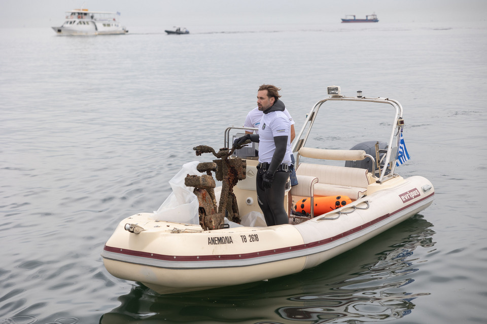 Πατίνια, ποδήλατα, παλιοσίδερα στο βυθό του Θερμαϊκού – Επιχείρηση καθαρισμού-3