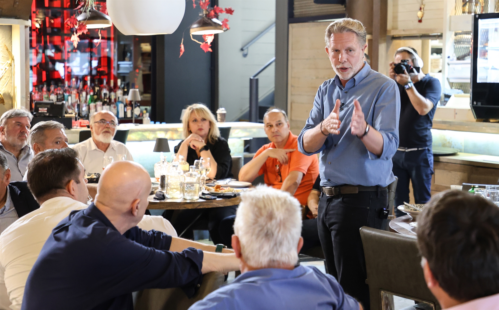 Ολα είναι δρόμος (και καφενεία)-9