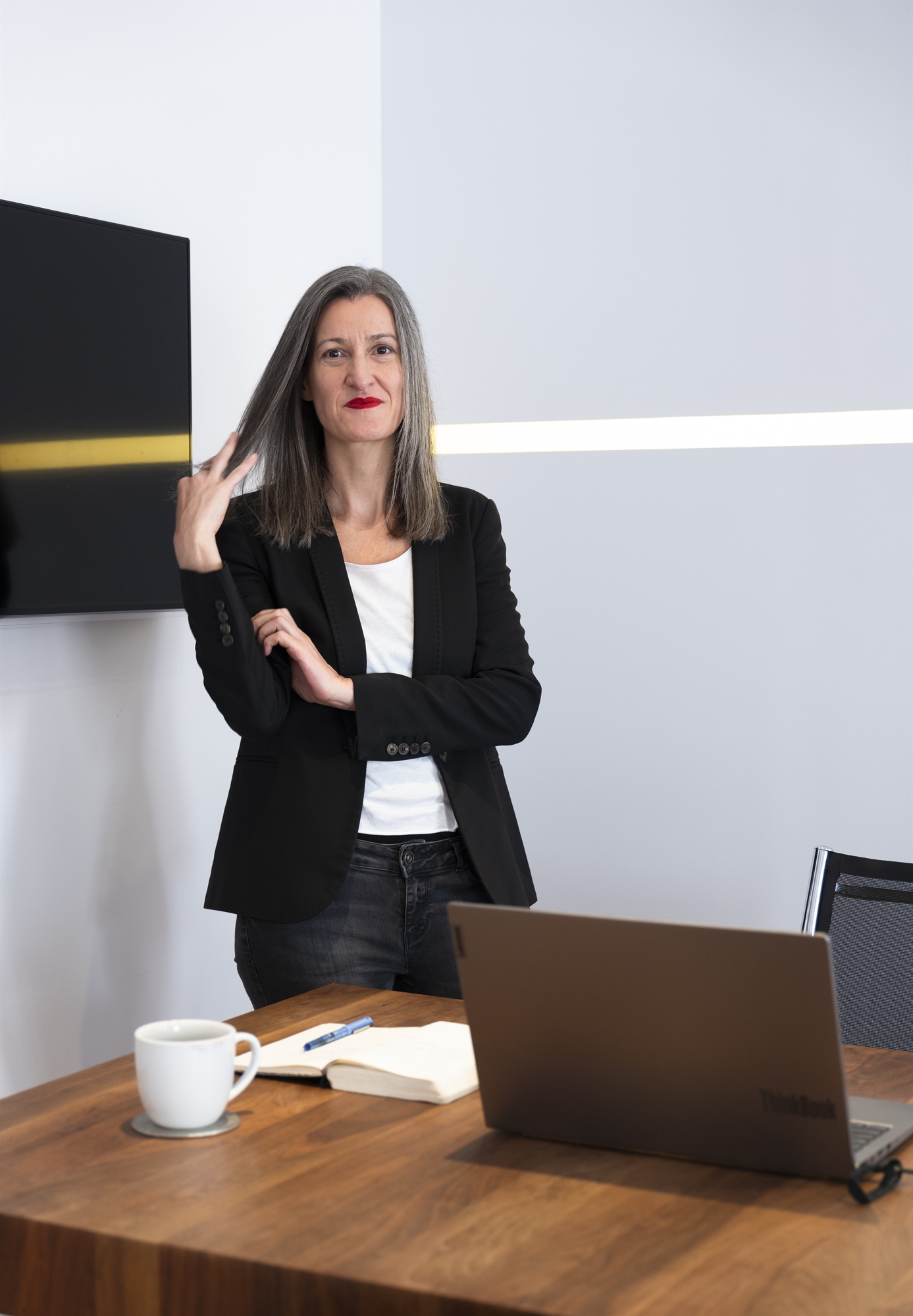 – Ποιος σου κάνει τις ανταύγειες; – Ο Θεός…-3