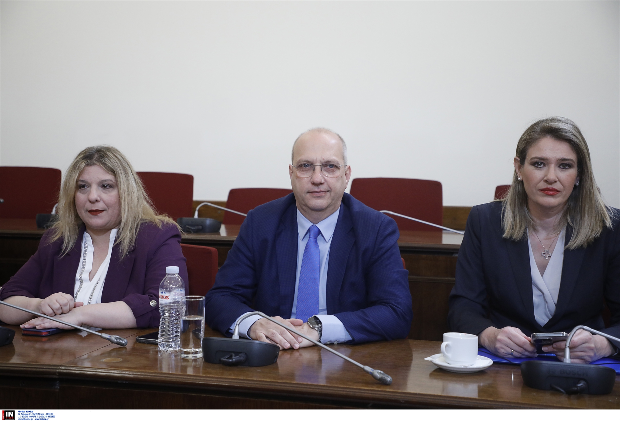 Νέα Δημοκρατία: Συντηρητική κυρία, ετών 50, αναζητεί την ανανέωση-2