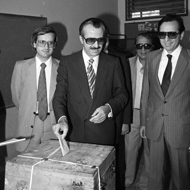 πρώτες-κάλπες-για-τη-νέα-κυβέρνηση-563220376