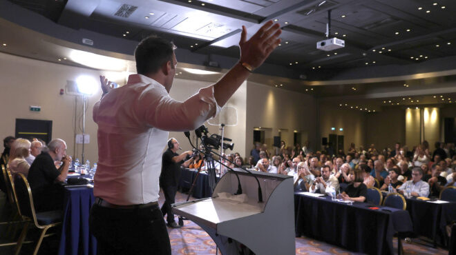 συριζα-σε-αχαρτογράφητα-νερά-και-πάλι-563210773