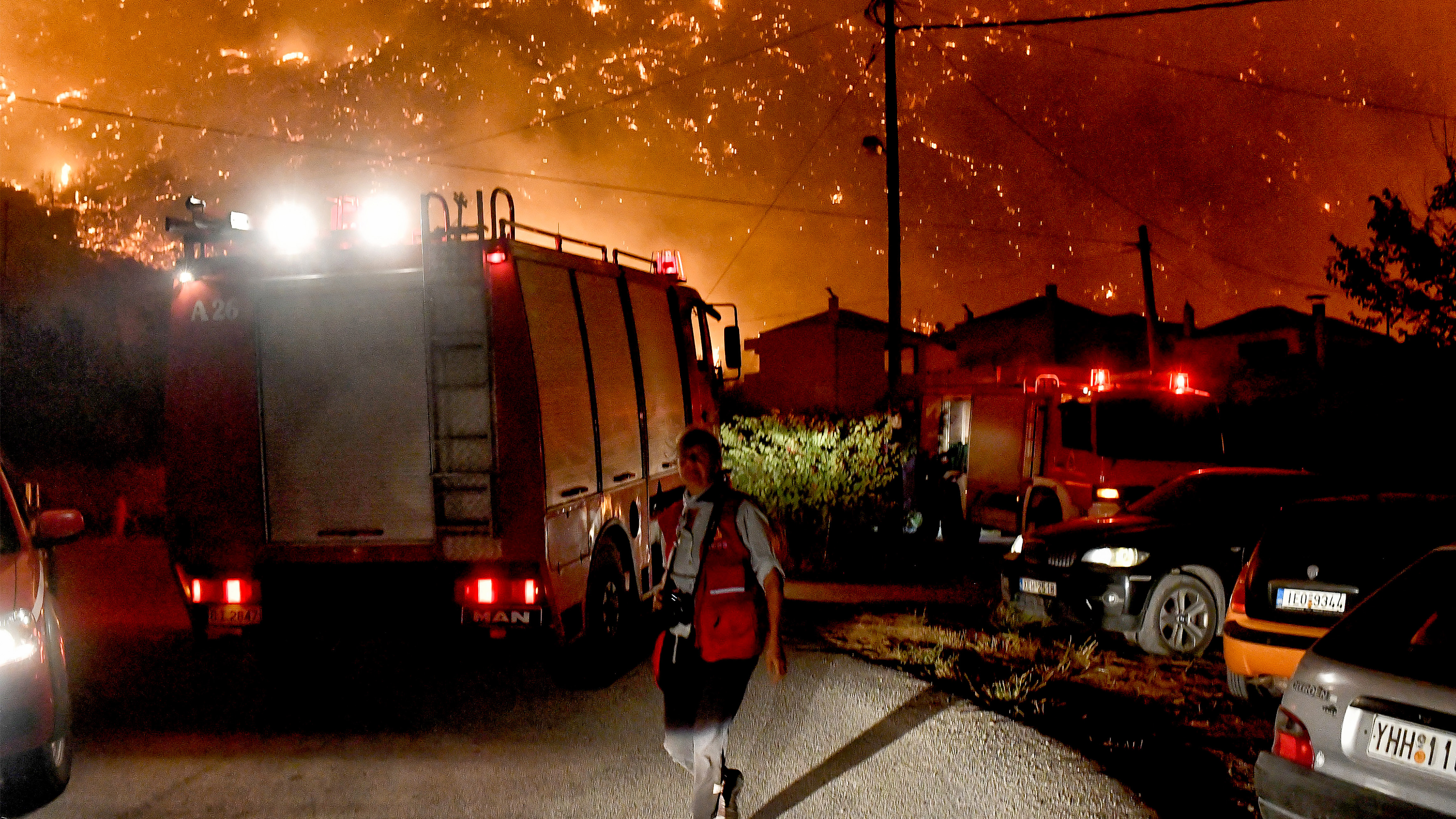 Φωτιά στην Κορινθία: Ισχυρές δυνάμεις στη μάχη με τις αναζωπυρώσεις-1
