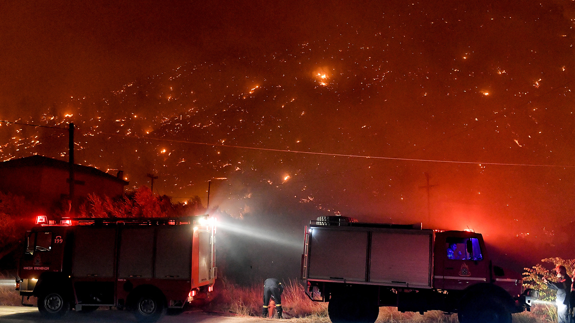 Φωτιά στην Κορινθία: Τραγωδία με δύο νεκρούς – Μάχη με τις αναζωπυρώσεις-3