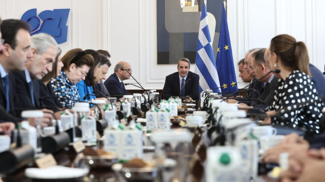 το-χρονοδιάγραμμα-για-μισθούς-και-χρέ-563247553