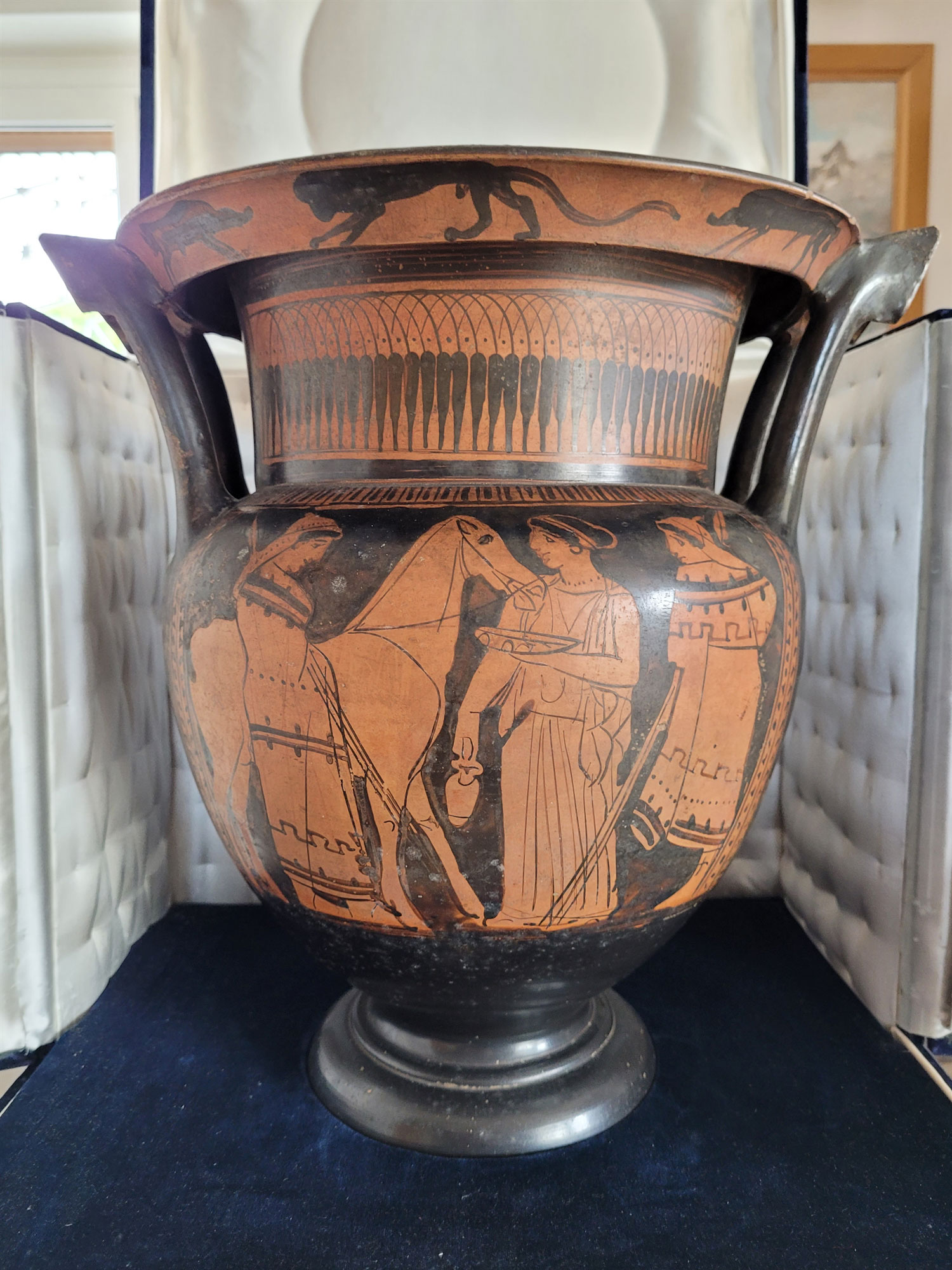 Τα αρχαία δώρα του Παπάγου: Το αττικό αγγείο και το χρυσό περιδέραιο-1